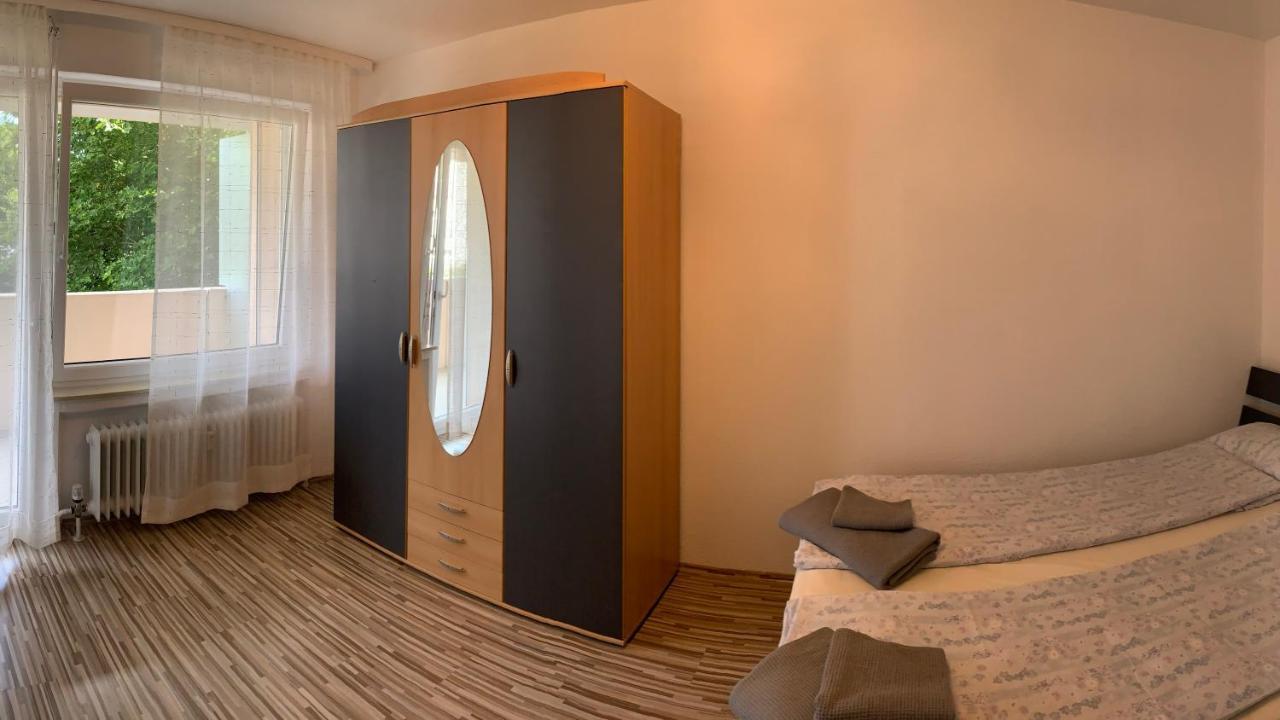 Grosse Und Helle Ferien Wohnung Mit Parkplatzen Laufenburg Exteriör bild